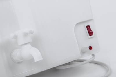 Умывальник дачный "Чистюля" с ЭВБО-22 (металл тумба)