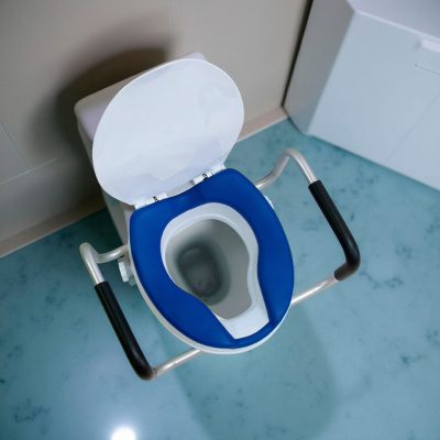 Насадка на унитаз Оптим 711 TPR с противоскользящим эффектом 13см